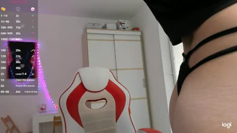 Caroline online show from April 25, 1:41 pm
