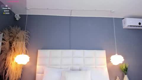 A S L Y   S A N D E R online show from March 5, 4:32 am