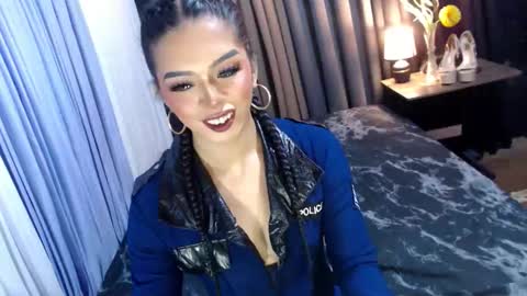 Margaux Miller online show from October 16, 6:51 pm