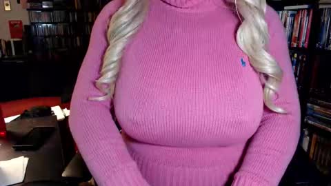 Aspen Vale online show from December 15, 10:06 pm