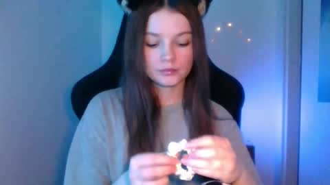 astradream_ online show from March 11, 10:57 pm