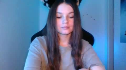 astradream_ online show from March 10, 10:24 pm