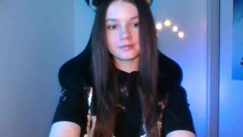 astradream_ online show from March 12, 11:08 pm