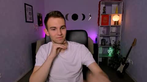 astren online show from March 4, 6:54 am