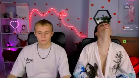 astren online show from April 25, 1:41 pm