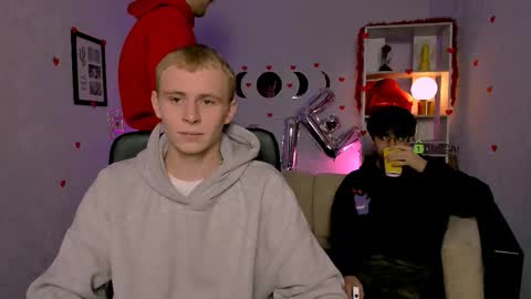 astren online show from February 15, 8:07 pm