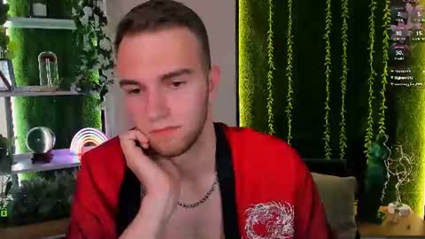 astren online show from July 23, 7:33 pm
