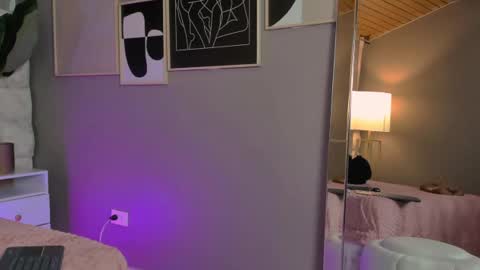 astrid_velle online show from July 24, 2:09 am