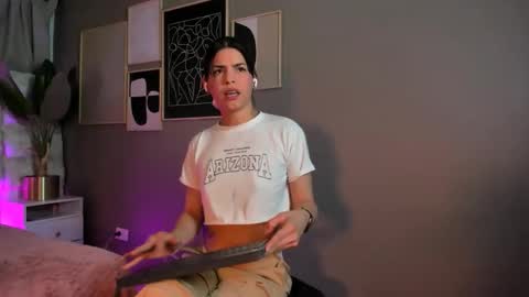 astrid_velle online show from May 1, 1:10 am
