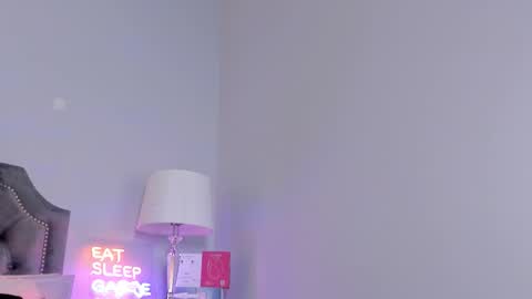 Athena online show from December 5, 8:06 pm