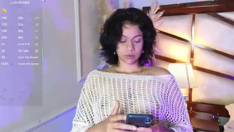 Athenea sky  online show from December 5, 9:45 pm