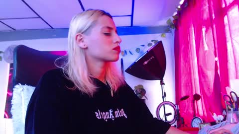 Atenea online show from September 16, 3:04 pm