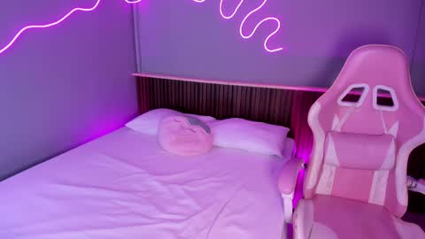 athenea__fox online show from May 5, 12:22 pm
