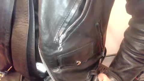 Atlleather1 online show from April 17, 3:42 am