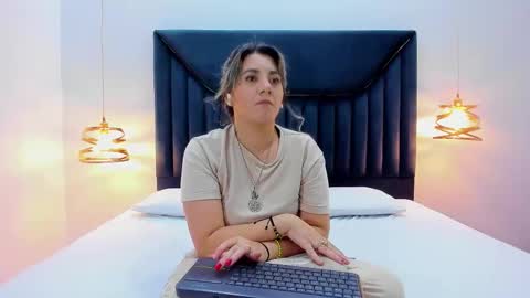 Snapshot of auraevens chatting on September 24, 12:12 pm Aura Evans online show from September 24, 12:12 pm