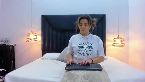 Snapshot of auraevens chatting on September 23, 12:10 pm Aura Evans online show from September 23, 12:10 pm