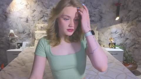 Kate online show from May 3, 9:32 pm