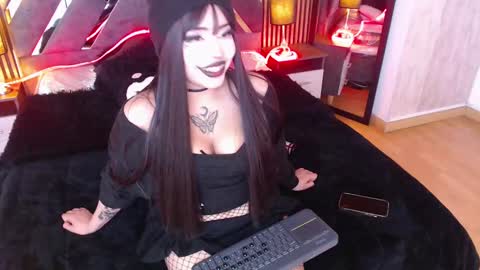 aurora_hs online show from September 17, 3:32 am