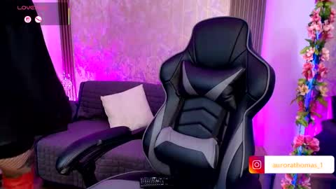 Snapshot of aurora_thomas chatting on October 20, 1:32 am Aurora online show from October 20, 1:32 am