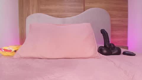 auroraa_miller online show from February 17, 3:05 am