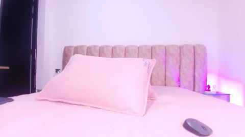 auroraa_miller online show from November 22, 11:52 am