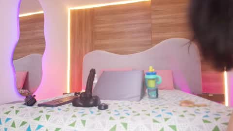 auroraa_miller online show from April 30, 3:11 am