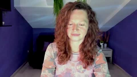 auroraborealis__ online show from September 26, 6:43 am