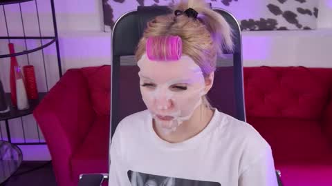 aurorawrenfield online show from February 25, 4:38 am