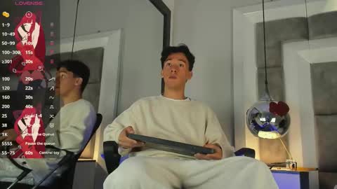 austinreeds online show from March 16, 11:58 am