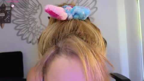 Ava online show from May 3, 2:01 pm