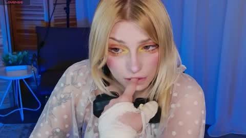 Ava online show from May 15, 1:51 pm
