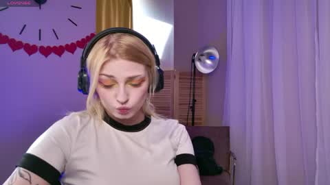 Ava online show from May 6, 2:34 pm