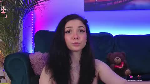 AveryWillow online show from February 12, 6:44 pm