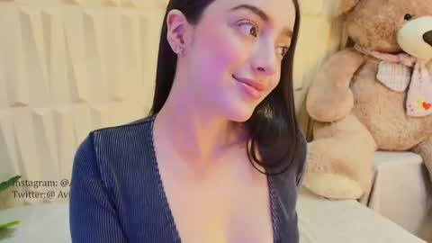 Avilyn online show from March 3, 7:32 pm