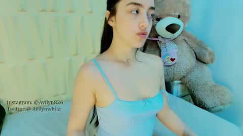 Avilyn online show from March 17, 2:11 pm