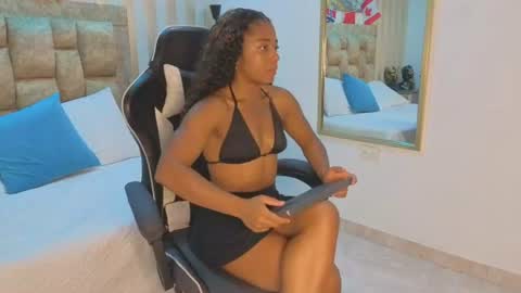 AVIS  online show from July 11, 8:01 pm