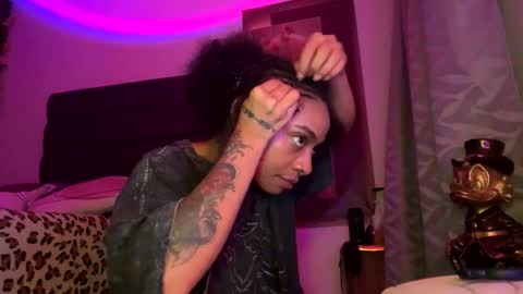 Avril online show from March 13, 7:22 am