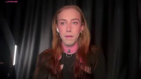 avril_pearly_ online show from July 3, 10:42 am