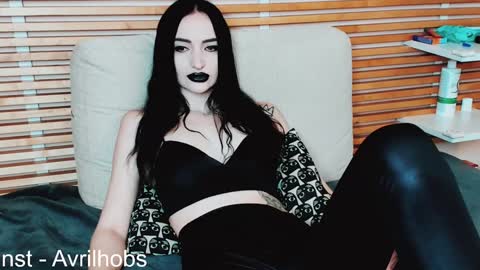 Avril online show from January 29, 8:18 am