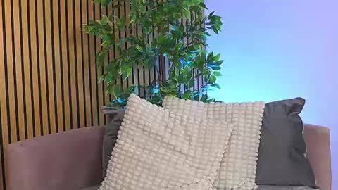 AVRILL CYRUX online show from July 15, 10:31 am