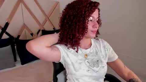 Avril  online show from December 16, 11:49 am