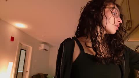 Avaia online show from March 16, 7:51 pm