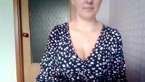 awesomeladyy online show from February 6, 8:51 am