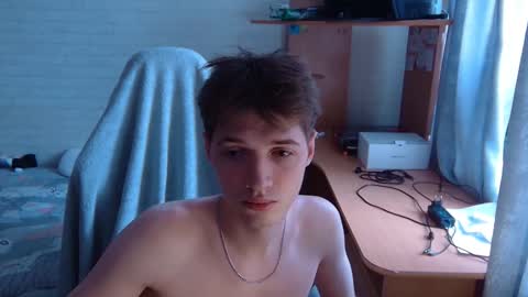axel_0ne online show from March 12, 7:01 am