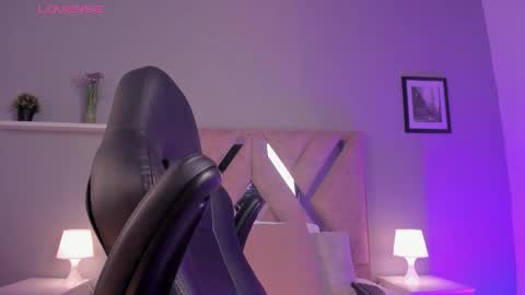 Yooung King  online show from March 12, 3:38 pm