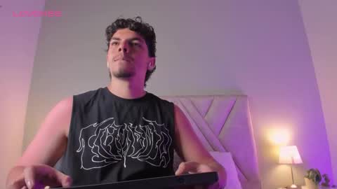 Yooung King  online show from March 17, 12:43 pm