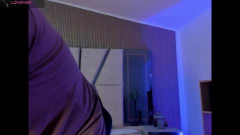 axel_grey_ online show from May 1, 12:43 pm
