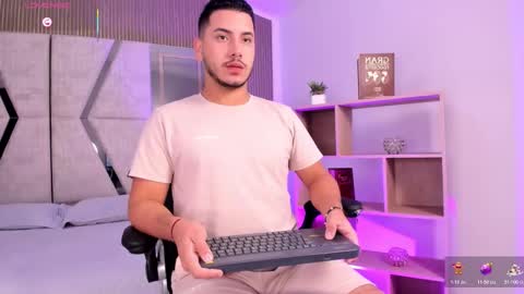 axel_grey_ online show from January 16, 12:25 pm