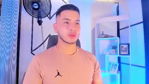 axel_grey_ online show from June 14, 5:09 am