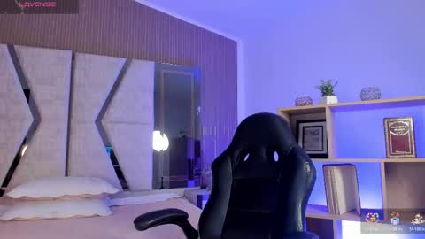 axel_grey_ online show from May 2, 12:44 pm